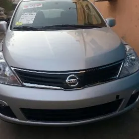 Nissan Versa 2011