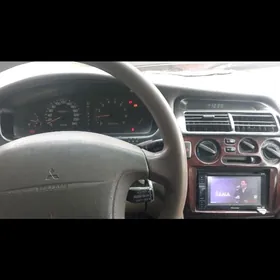 Mitsubishi Diamante 1995