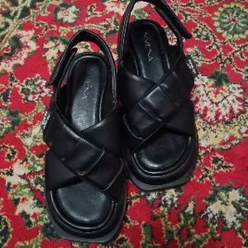 босоножки и школьные туфли