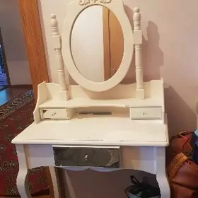 Kosmetiçesjiý Aýna