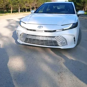 Toyota Camry Hybrid 2025