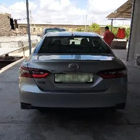 Toyota Camry 2021