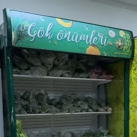 Открытый холодильник