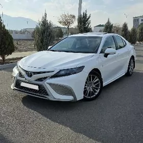 Toyota Camry 2021