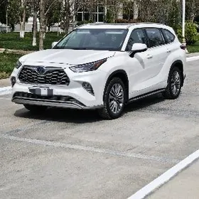 Toyota Highlander 2021