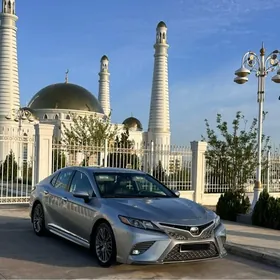 Toyota Camry 2018