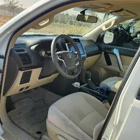 Toyota Land Cruiser Prado 2023