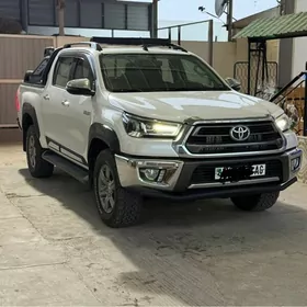 Toyota Hilux 2021