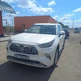 Toyota Highlander 2020