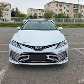 Toyota Camry 2021