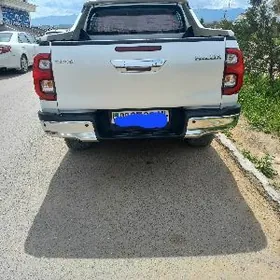 Toyota Hilux 2024