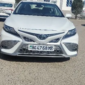Toyota Camry 2021