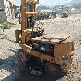 Kara Forklift 2004