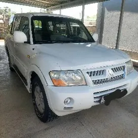 Mitsubishi Pajero 2002