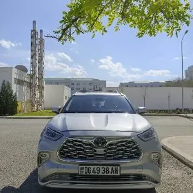 Toyota Highlander 2023