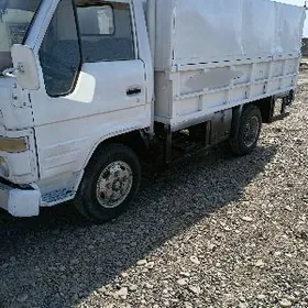 Toyota Dyna 1989