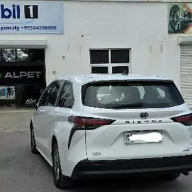 Toyota Sienna 2021