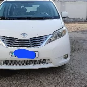 Toyota Sienna 2011