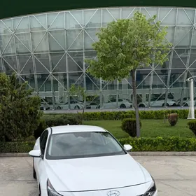 Hyundai Elantra 2022