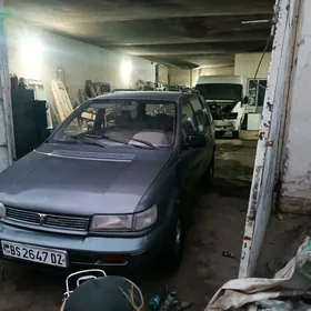 Mitsubishi Chariot 1993