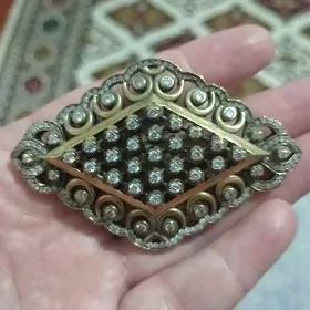 Gadym hürrem broşka gyzyl cayy