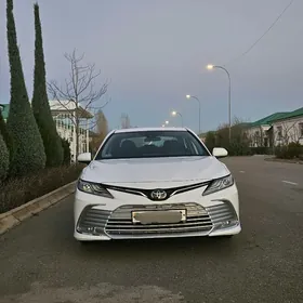 Toyota Camry 2021