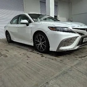 Toyota Camry 2021