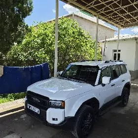 Toyota Land Cruiser Prado 2025