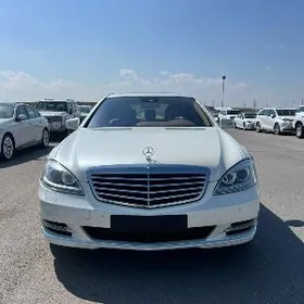 Mercedes-Benz S-Class 2011