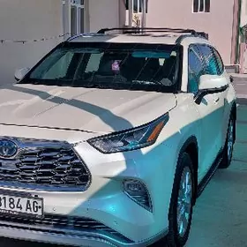 Toyota Highlander Hybrid 2021