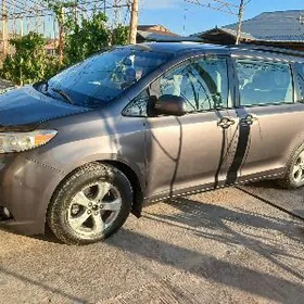 Toyota Sienna 2011