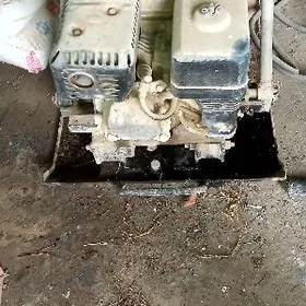 Aswalt düzleýär trambowka