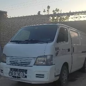 Nissan Urvan 2005