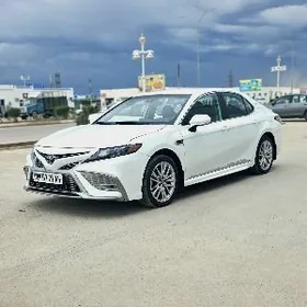 Toyota Camry 2021
