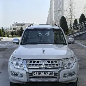 Mitsubishi Pajero 2014
