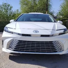 Toyota Camry 2025