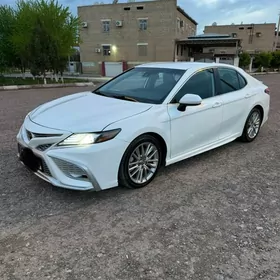 Toyota Camry 2021