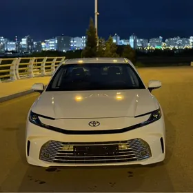 Toyota Camry 2025