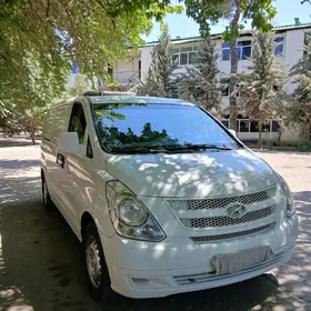 Hyundai H-1 2010