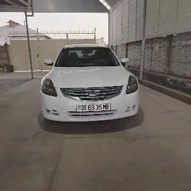 Nissan Altima 2010