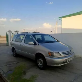 Toyota Sienna 2002
