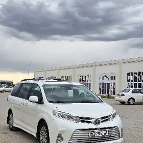 Toyota Sienna 2019