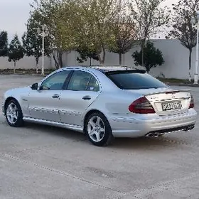 Mercedes-Benz E320 2005