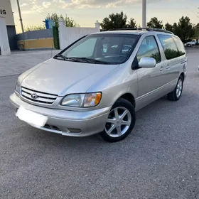 Toyota Sienna 2002