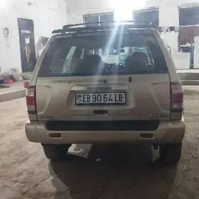 Nissan Pathfinder 2000