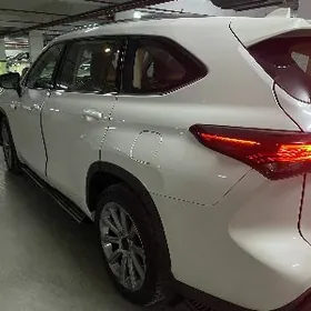 Toyota Highlander 2021