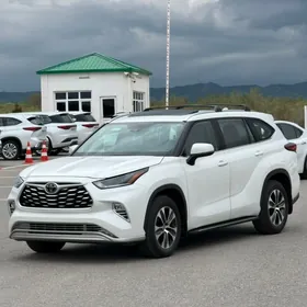 Toyota Highlander 2021