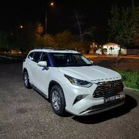 Toyota Highlander 2021