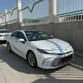 Toyota Camry Hybrid 2025