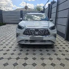 Toyota Highlander 2021